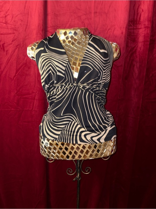 Tops - Black and Cream V-Neck Halter Top